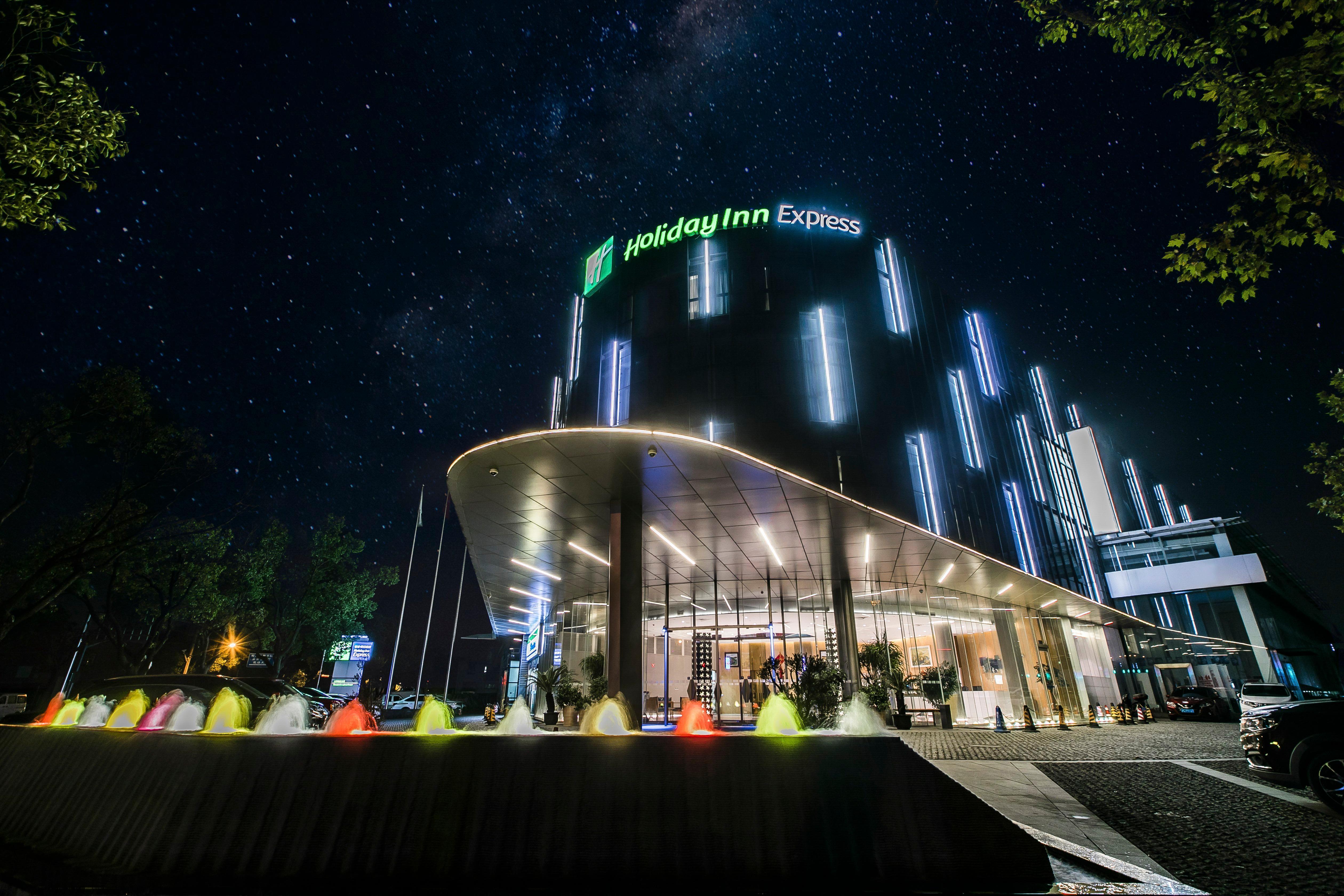 Holiday Inn Express Shanghai Songjiang Fangta By Ihg Exterior photo